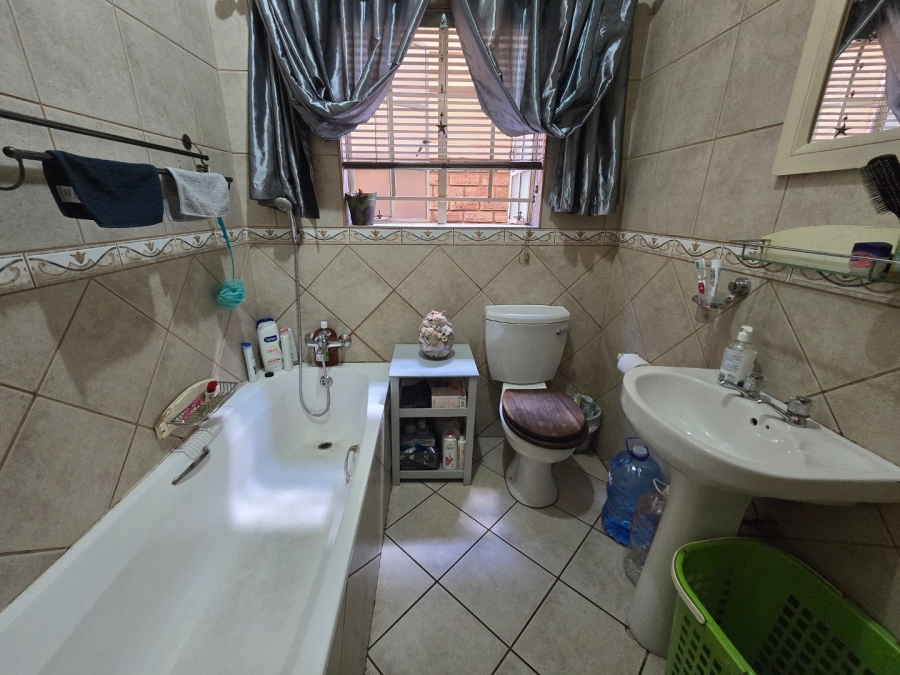 3 Bedroom Property for Sale in Safari Gardens North West